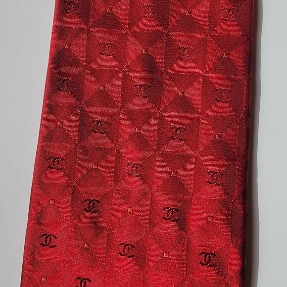 CHANEL Men's Vintage Tie 100% Silk Made in Italy red geometric pattern & CCs - Picture 4 of 6